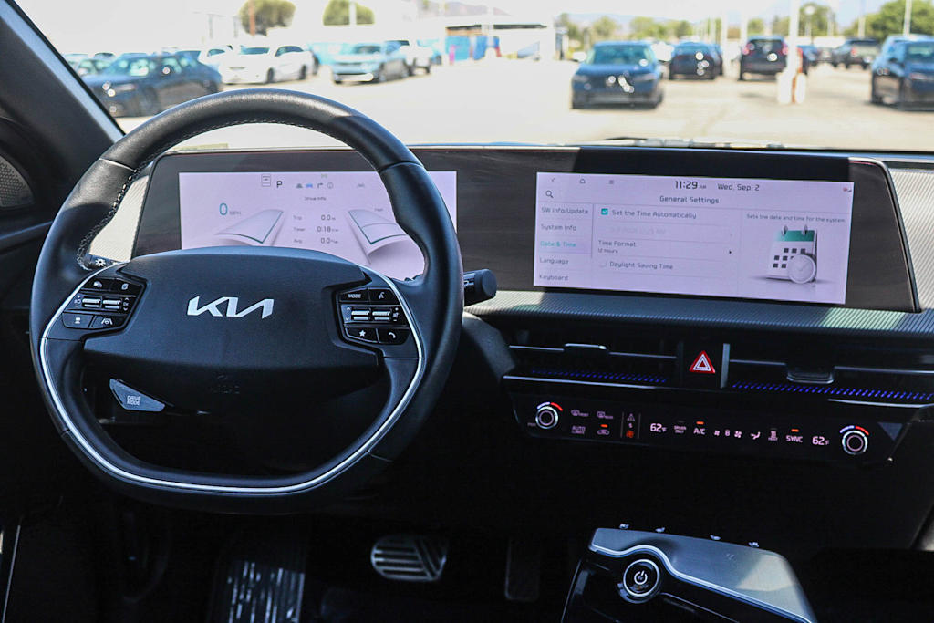 Thumbnail: 2024 Kia EV6 - 8