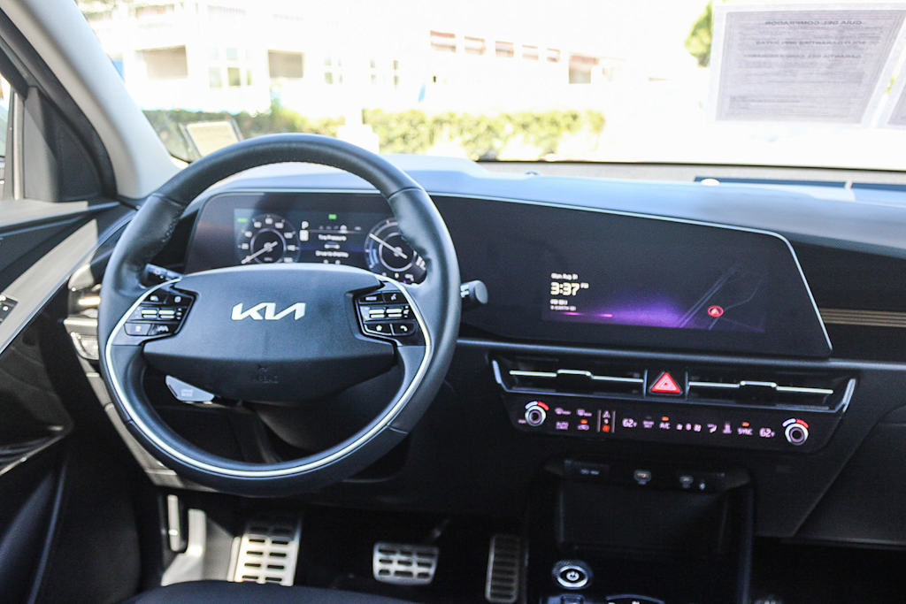 Thumbnail: 2023 Kia Niro - 8