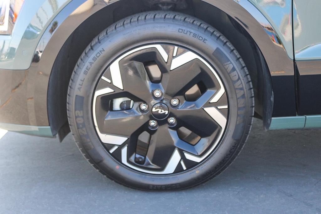 Thumbnail: 2023 Kia Niro - 21