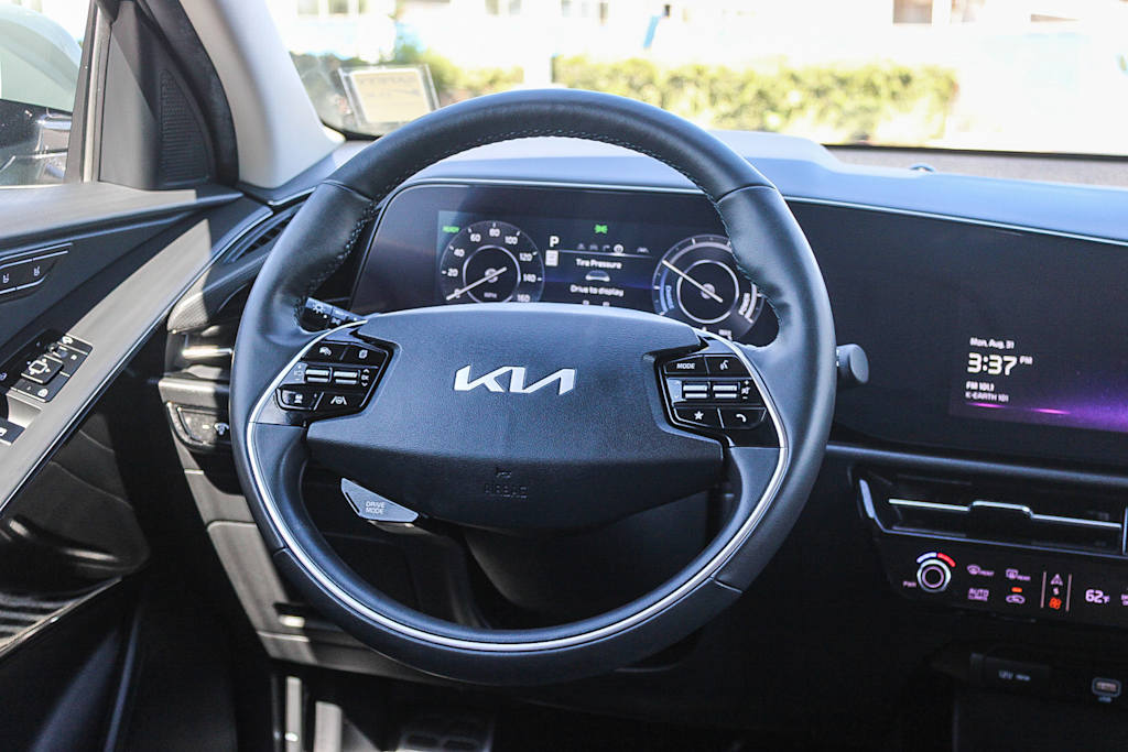 Thumbnail: 2023 Kia Niro - 12