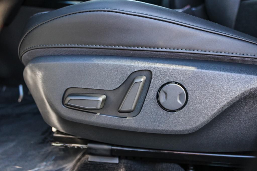 Thumbnail: 2023 Kia Niro - 23