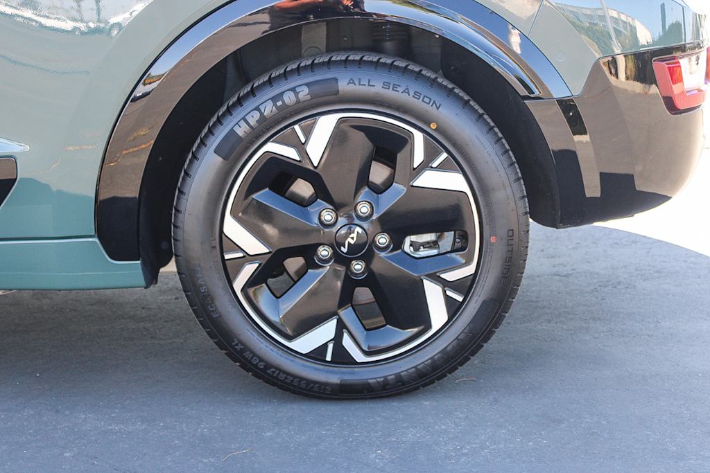 Thumbnail: 2023 Kia Niro - 6
