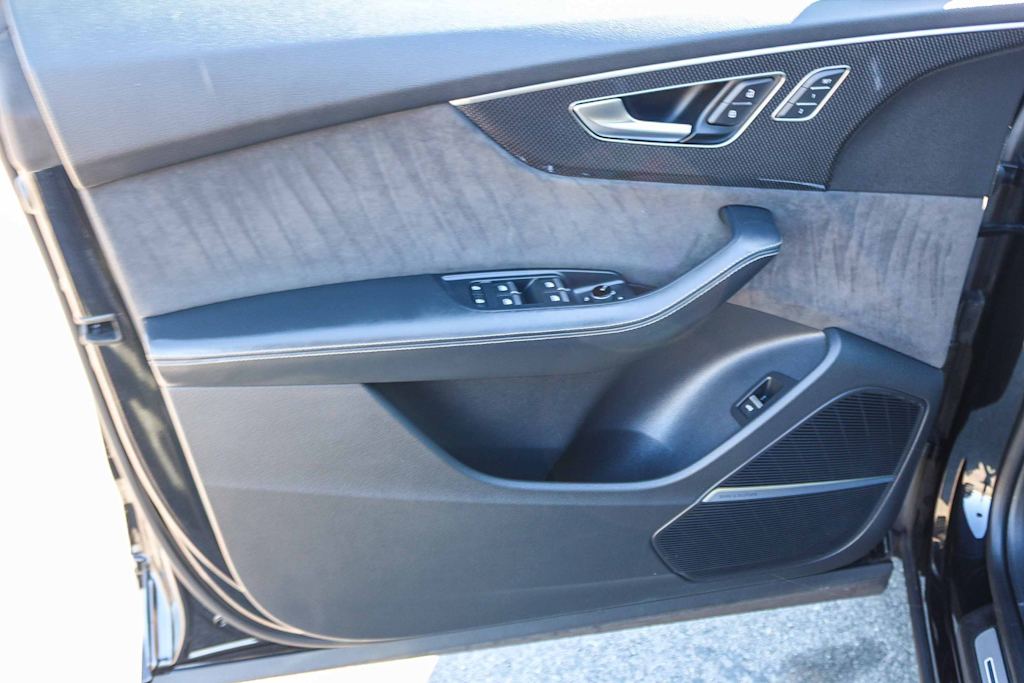 Thumbnail: 2021 Audi SQ8 - 19