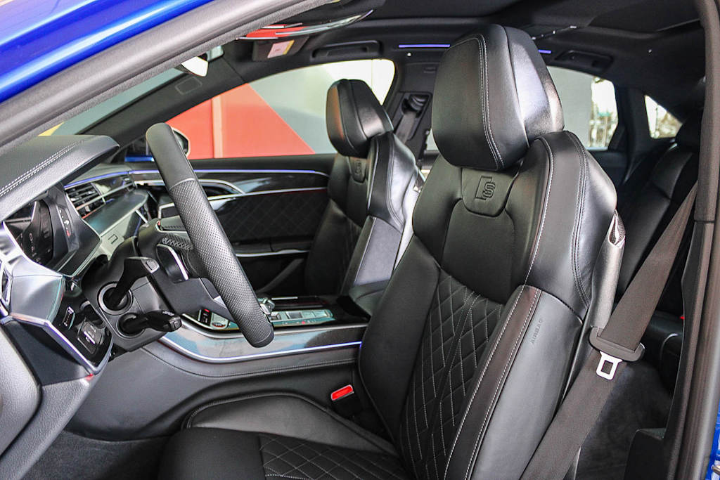 Thumbnail: 2024 Audi S8 - 11