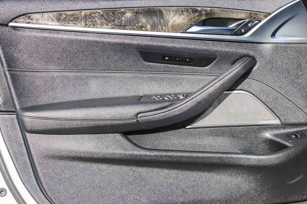 Thumbnail: 2021 BMW 5 Series - 23