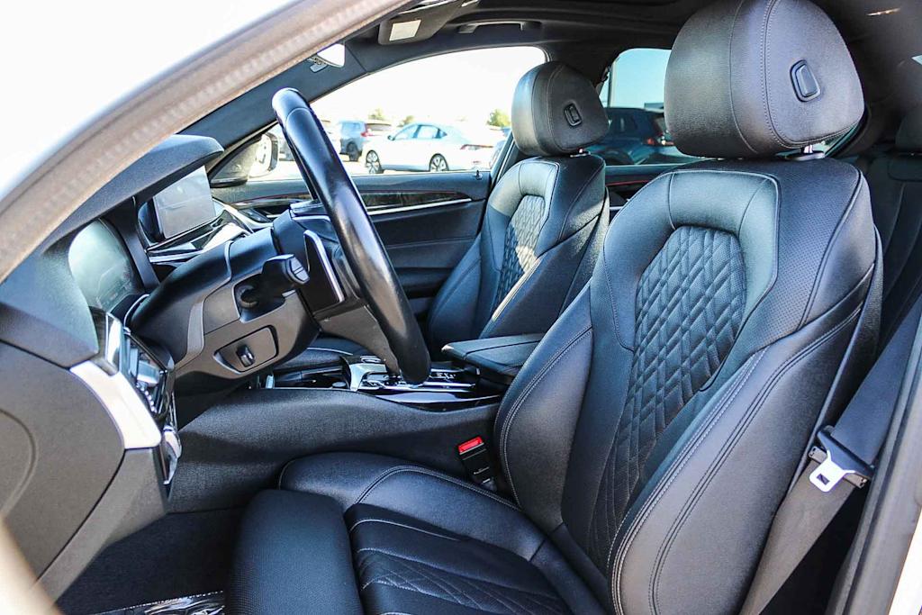 Thumbnail: 2021 BMW 5 Series - 10