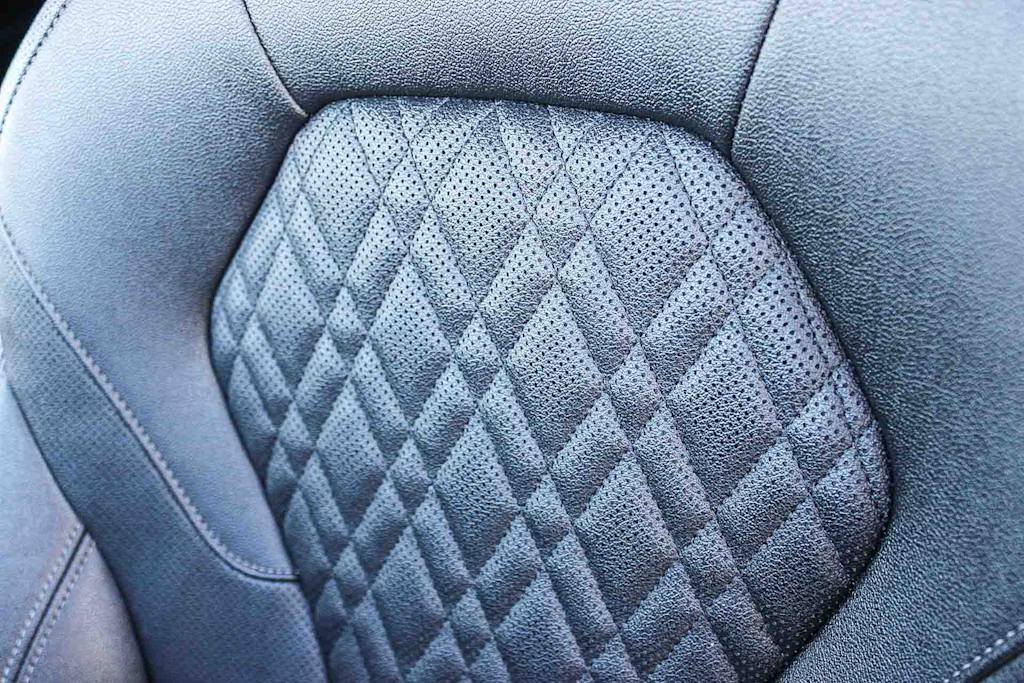 Thumbnail: 2021 BMW 5 Series - 25