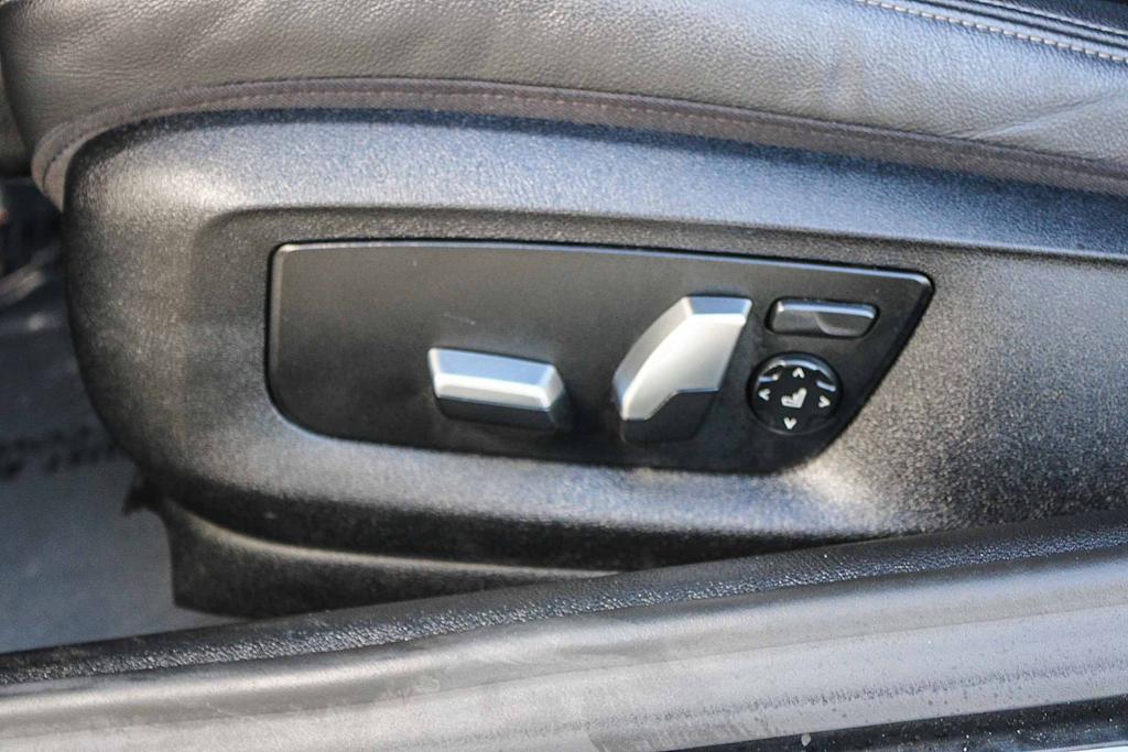 Thumbnail: 2021 BMW 5 Series - 22