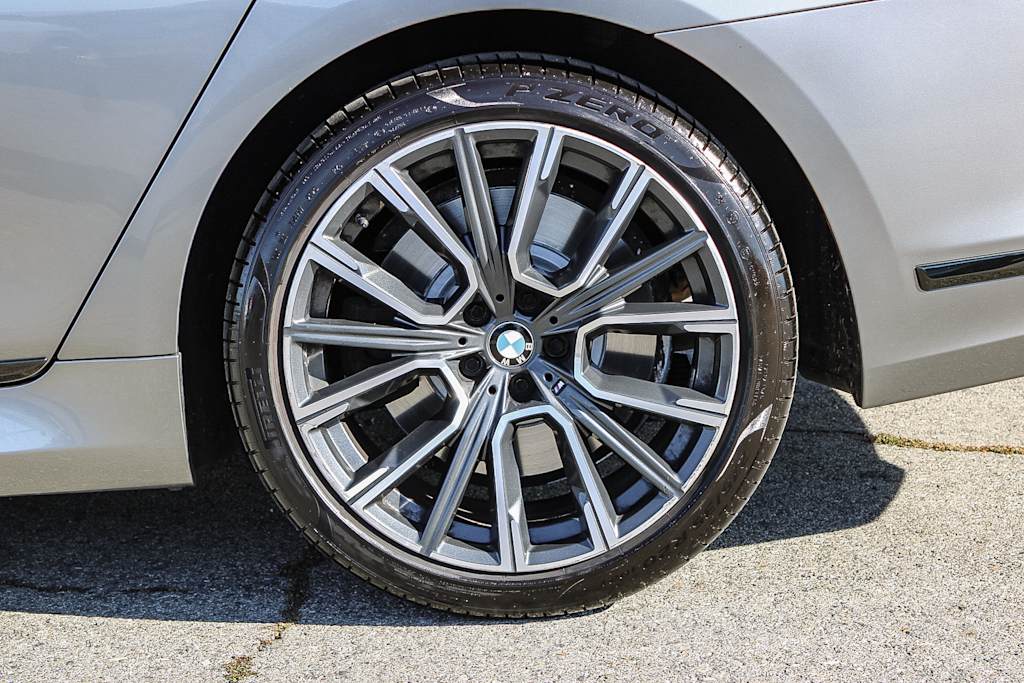 Thumbnail: 2022 BMW 7 Series - 7