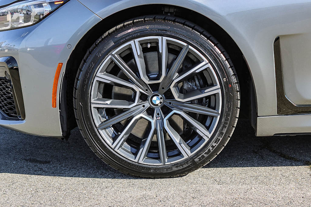Thumbnail: 2022 BMW 7 Series - 22
