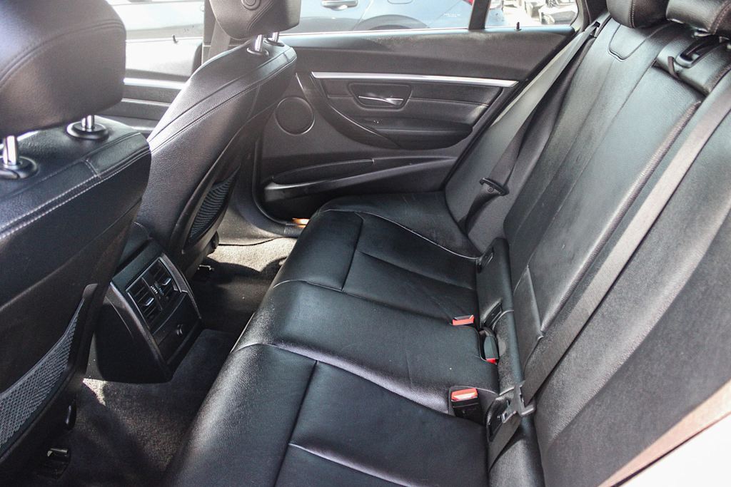 Thumbnail: 2018 BMW 3 Series - 12