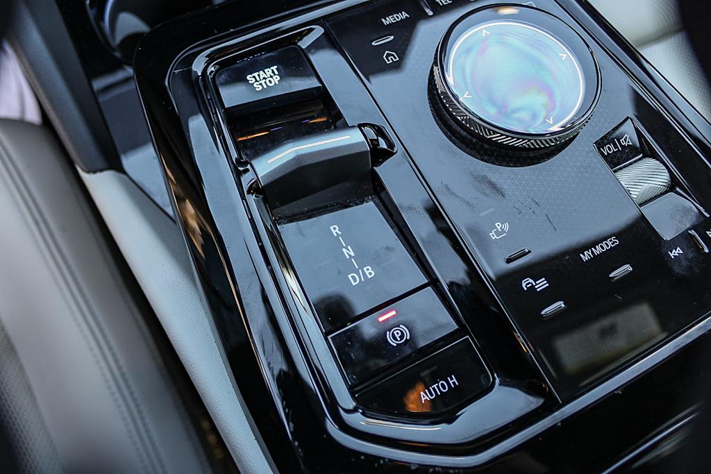 Thumbnail: 2025 BMW i5 - 15