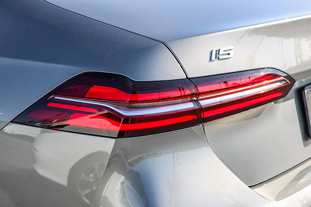 Thumbnail: 2025 BMW i5 - 21