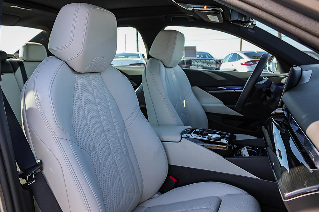 Thumbnail: 2025 BMW i5 - 10