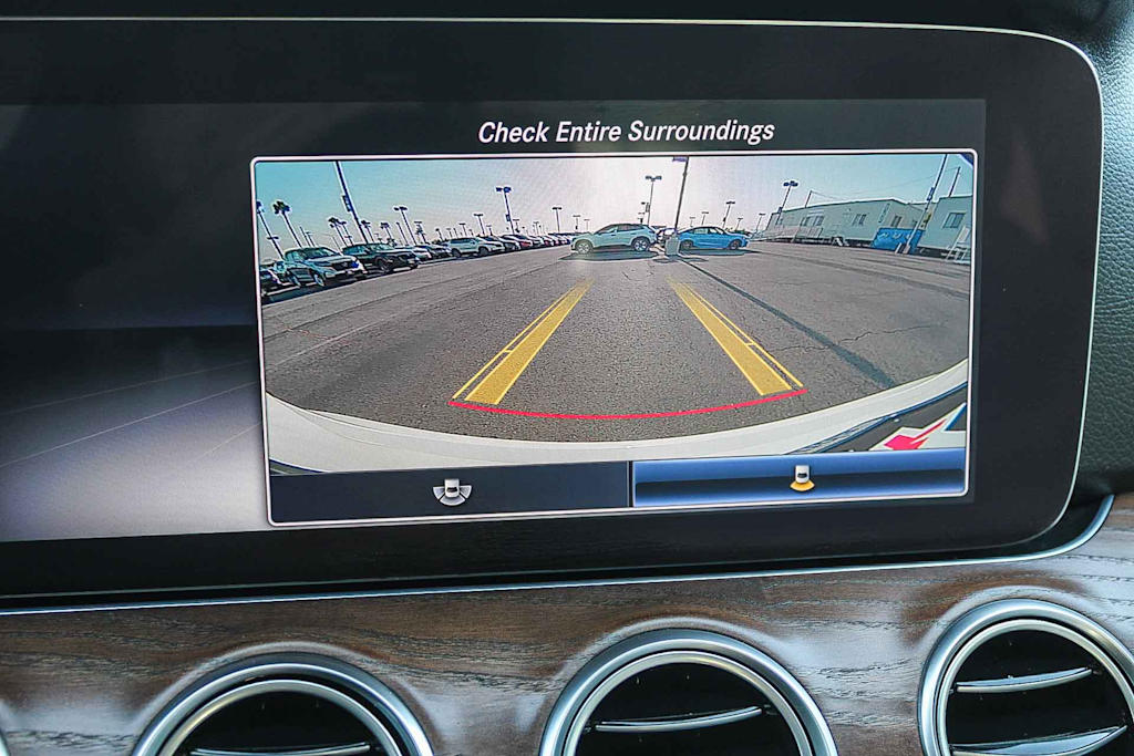 Thumbnail: 2020 Mercedes-Benz E-Class - 25