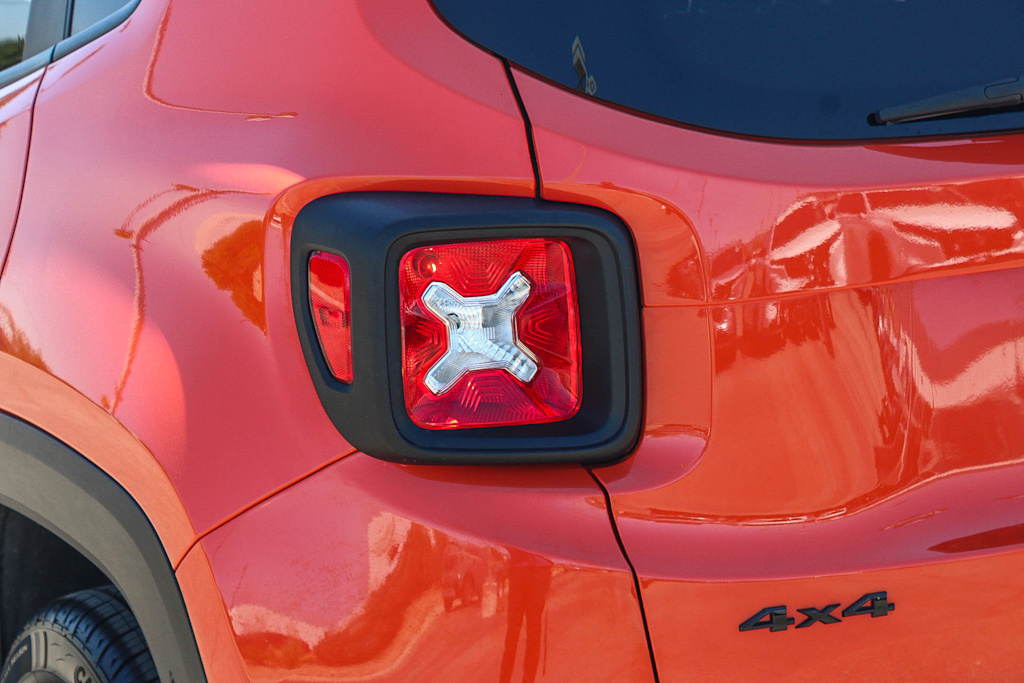 Thumbnail: 2020 Jeep Renegade - 21