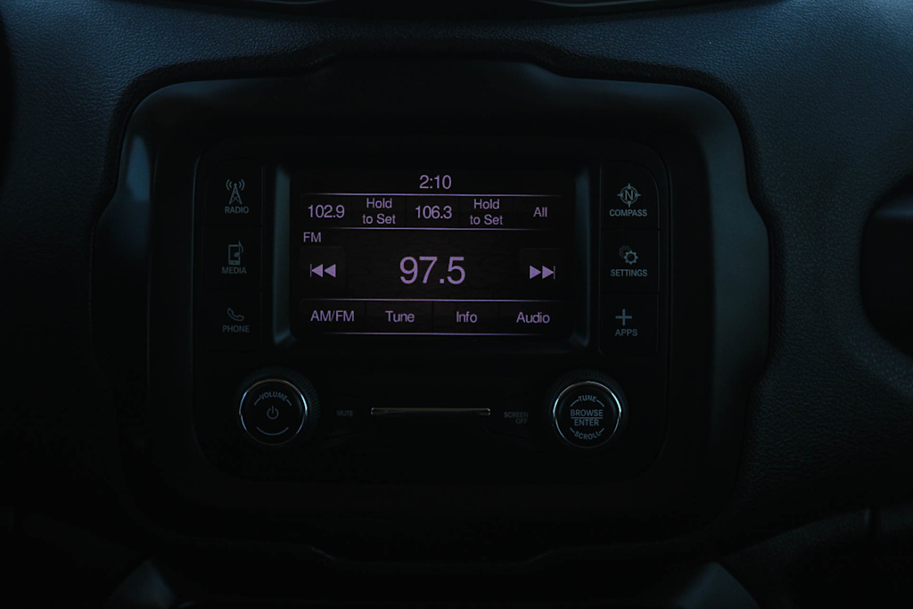 Thumbnail: 2020 Jeep Renegade - 23