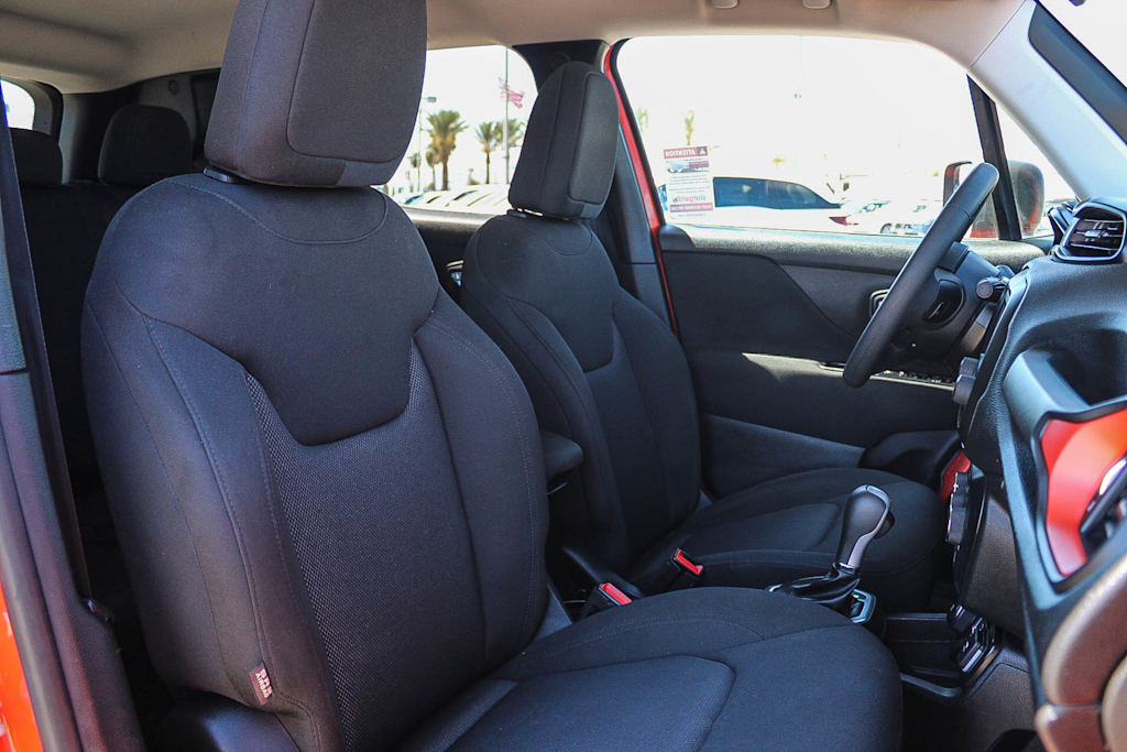 Thumbnail: 2020 Jeep Renegade - 9