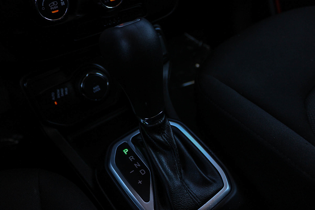 Thumbnail: 2020 Jeep Renegade - 14
