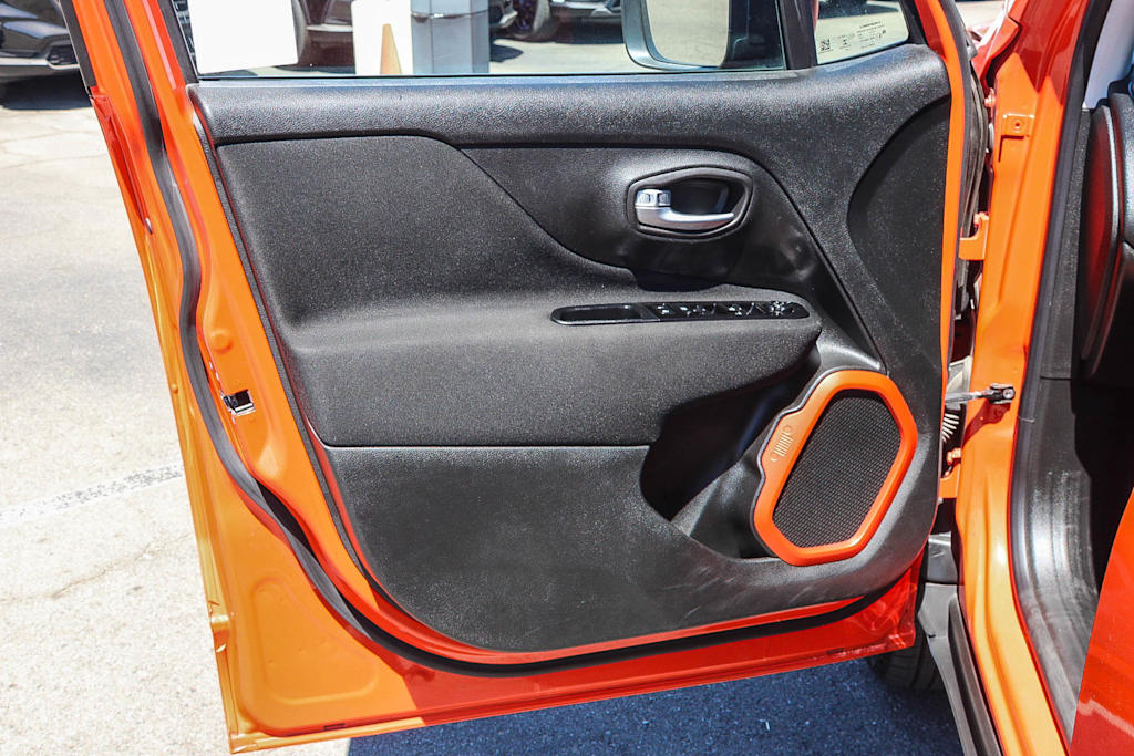 Thumbnail: 2020 Jeep Renegade - 26