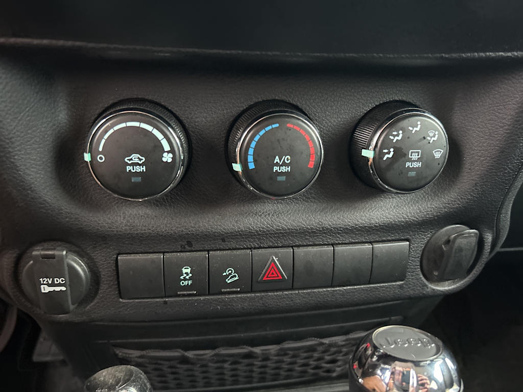 Thumbnail: 2018 Jeep Wrangler - 32