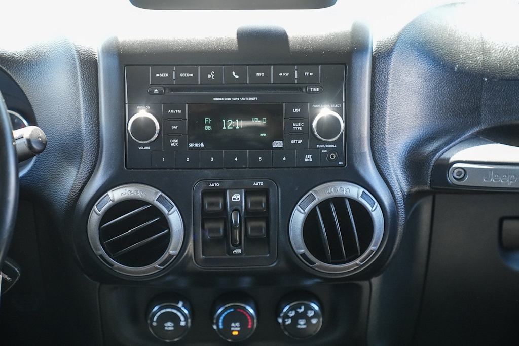 Thumbnail: 2017 Jeep Wrangler - 10