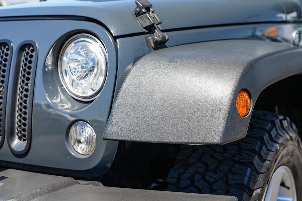 Thumbnail: 2017 Jeep Wrangler - 17