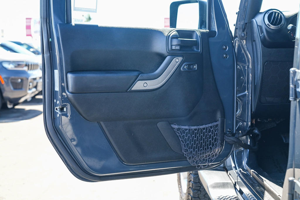 Thumbnail: 2017 Jeep Wrangler - 19
