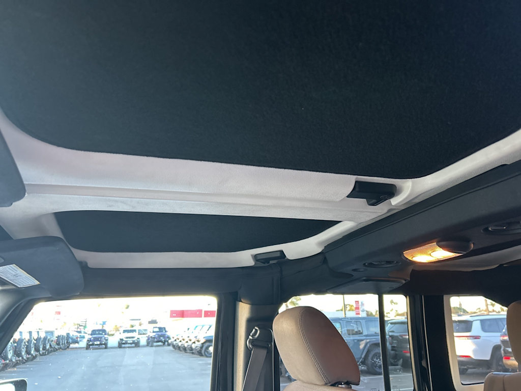 Thumbnail: 2017 Jeep Wrangler - 37