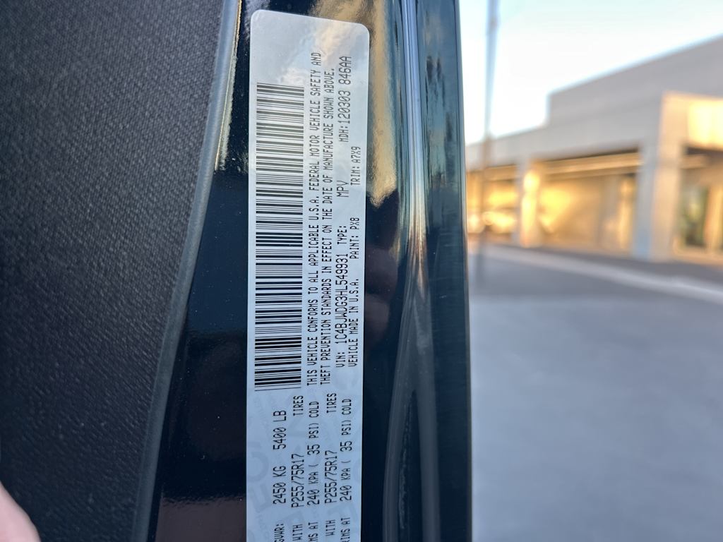 Thumbnail: 2017 Jeep Wrangler - 17