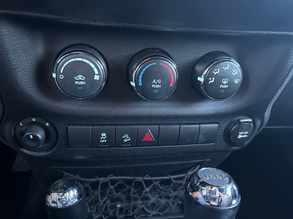 Thumbnail: 2017 Jeep Wrangler - 41