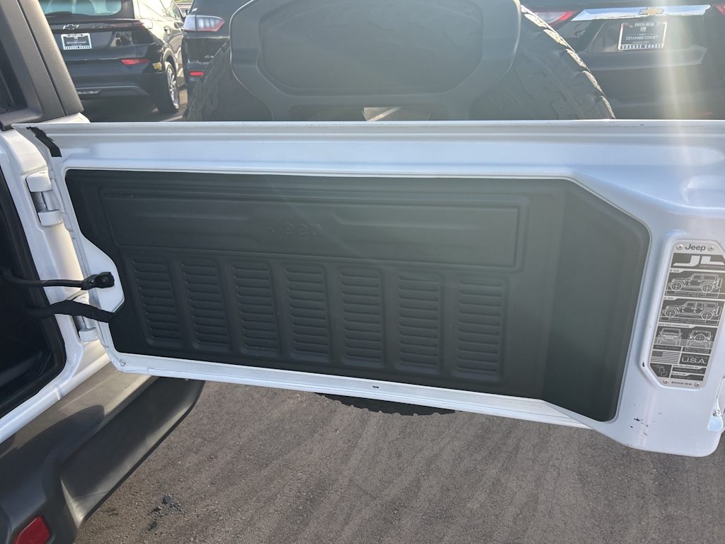 Thumbnail: 2021 Jeep Wrangler - 34
