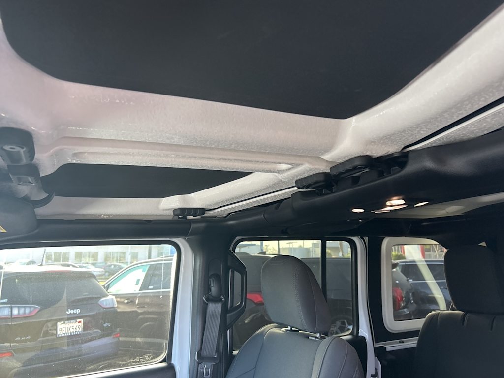Thumbnail: 2021 Jeep Wrangler - 31