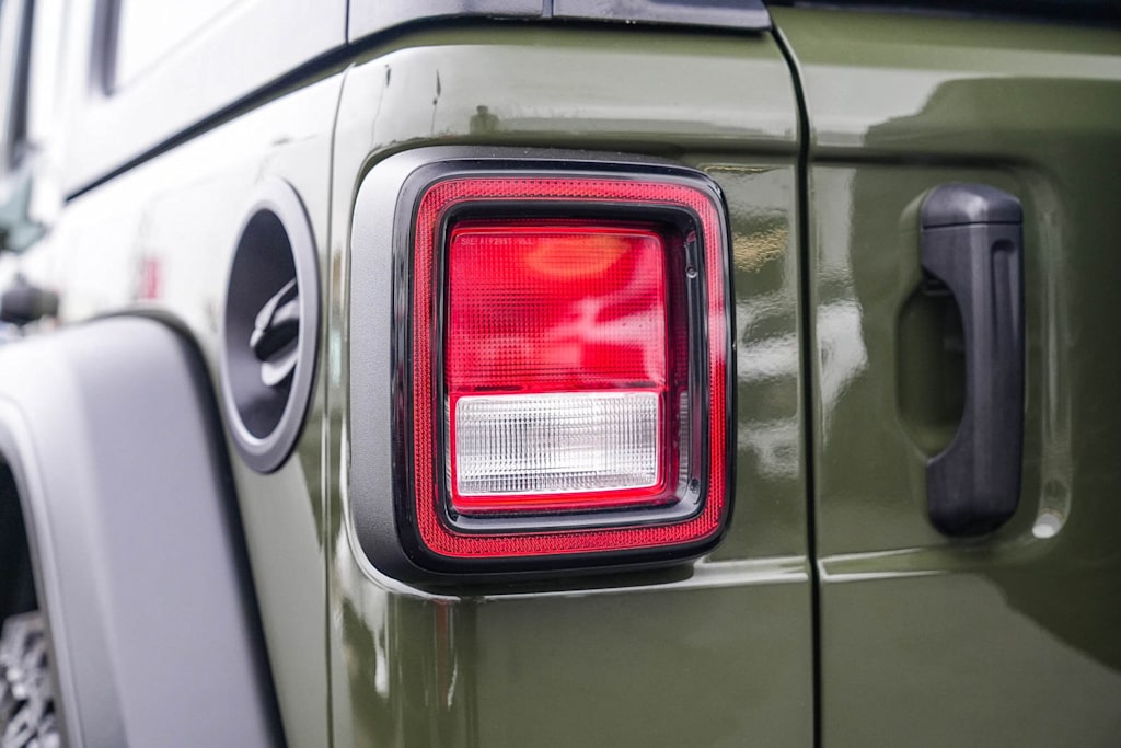 Thumbnail: 2021 Jeep Wrangler - 14