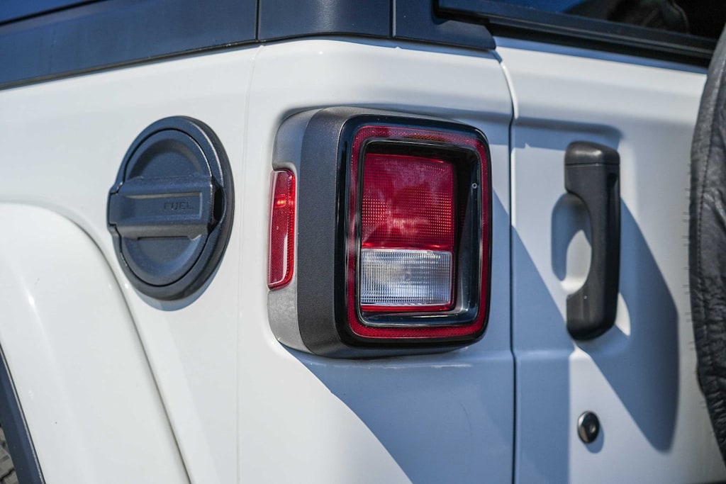 Thumbnail: 2020 Jeep Wrangler - 18