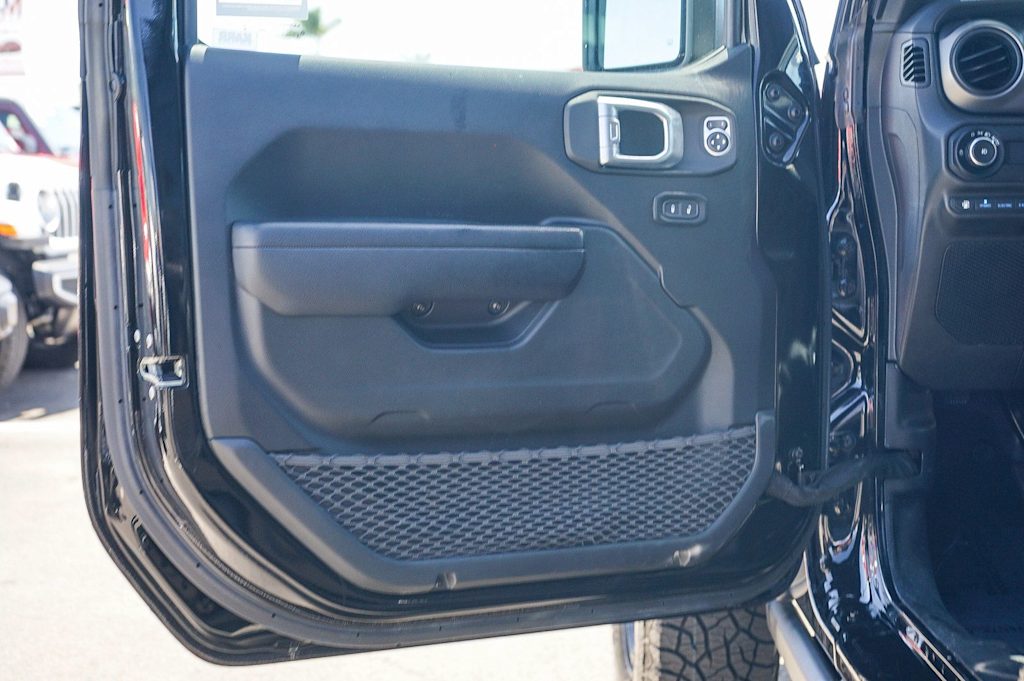 Thumbnail: 2023 Jeep Wrangler - 17