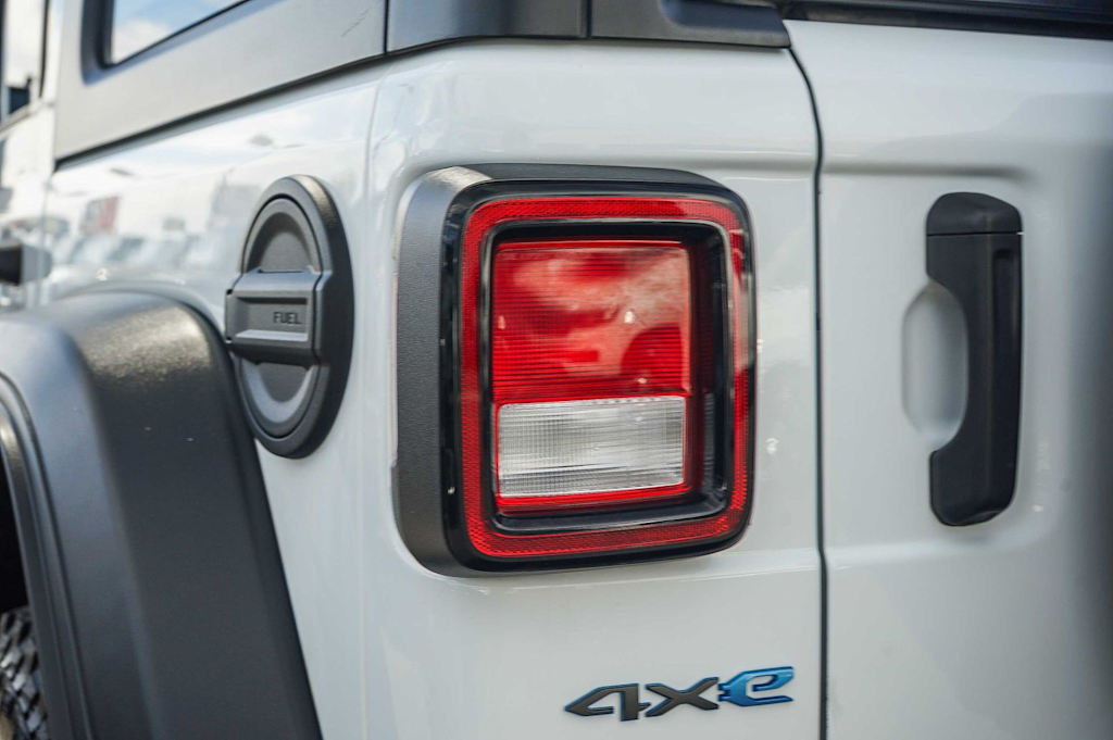 Thumbnail: 2023 Jeep Wrangler - 18