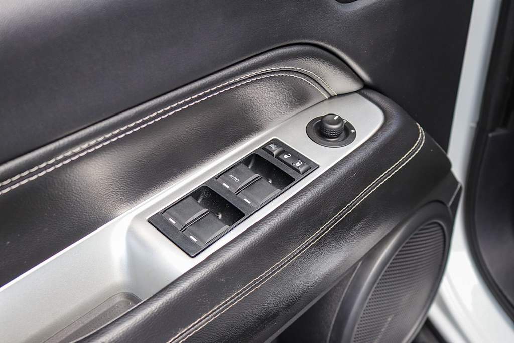 Thumbnail: 2014 Jeep Compass - 21