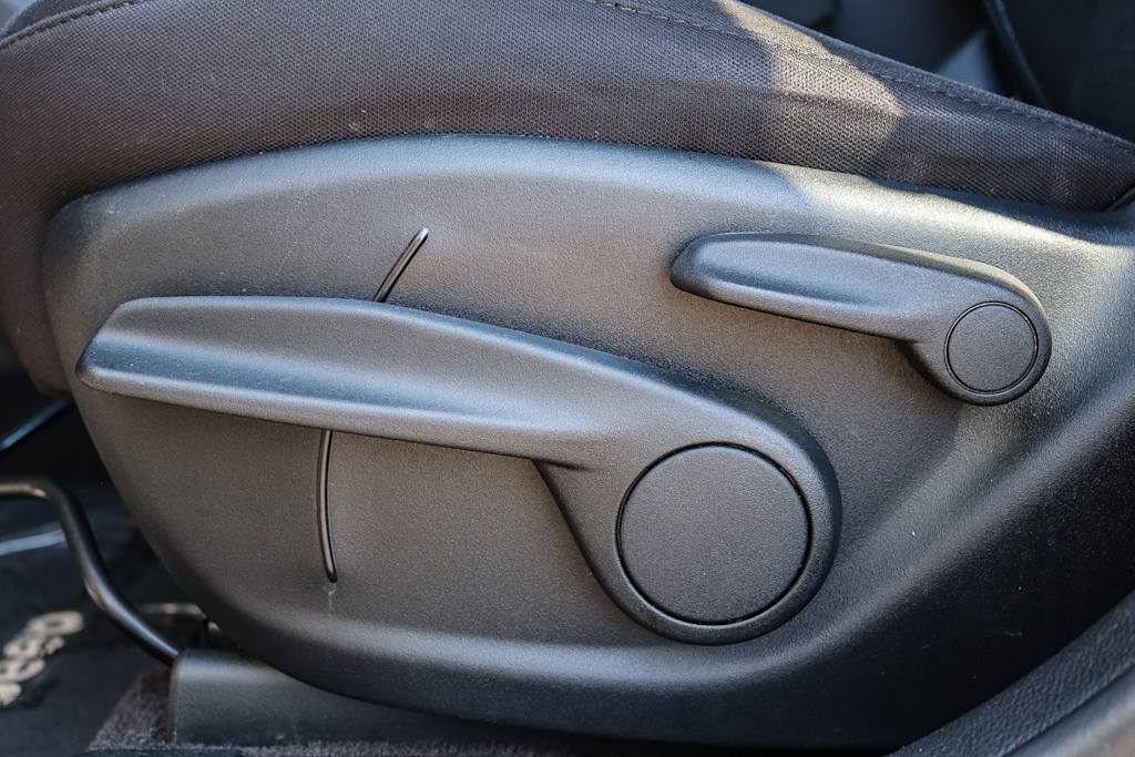 Thumbnail: 2019 Jeep Cherokee - 24