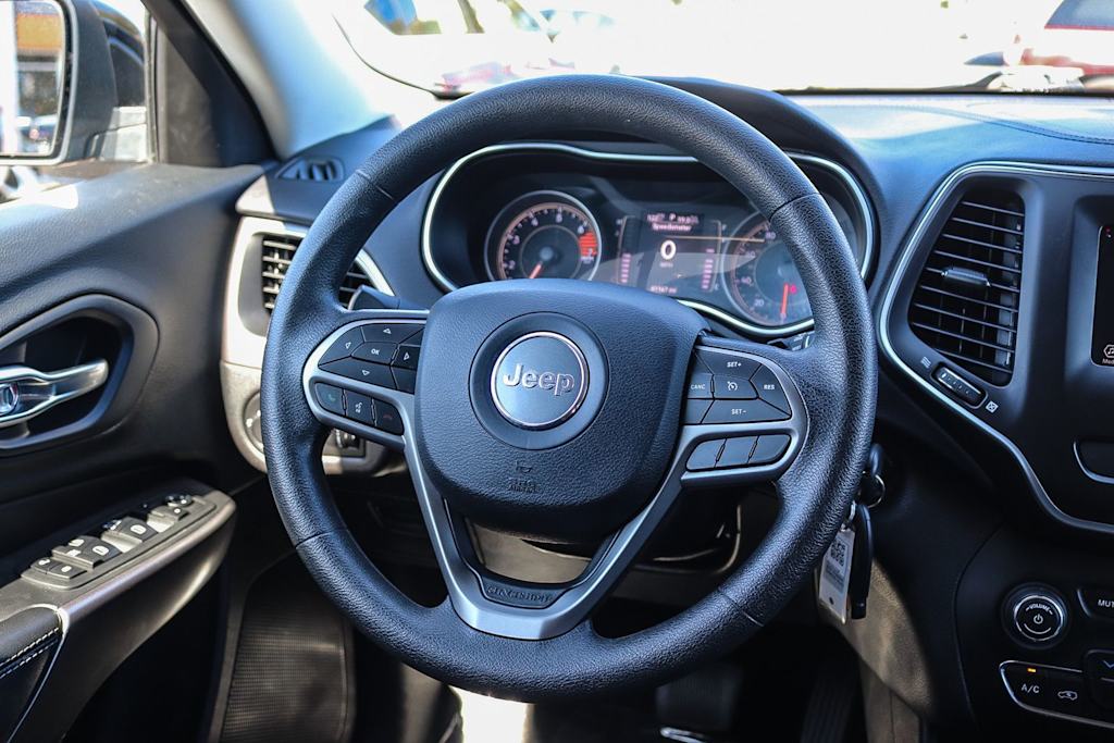 Thumbnail: 2019 Jeep Cherokee - 8