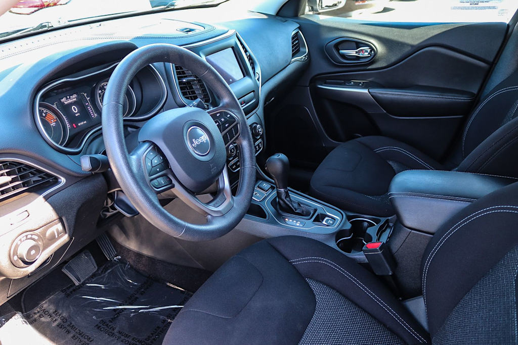 Thumbnail: 2019 Jeep Cherokee - 12