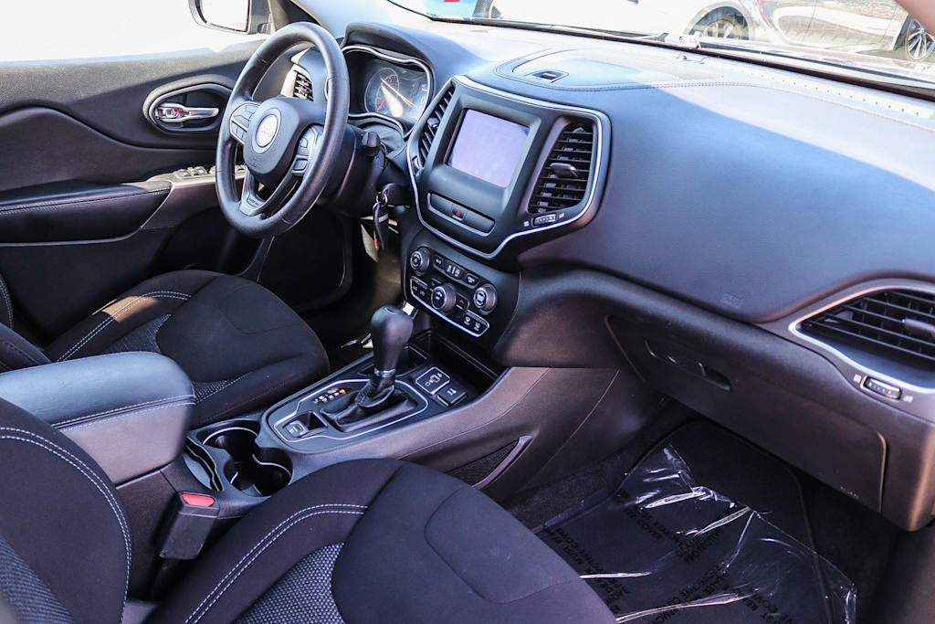 Thumbnail: 2019 Jeep Cherokee - 11
