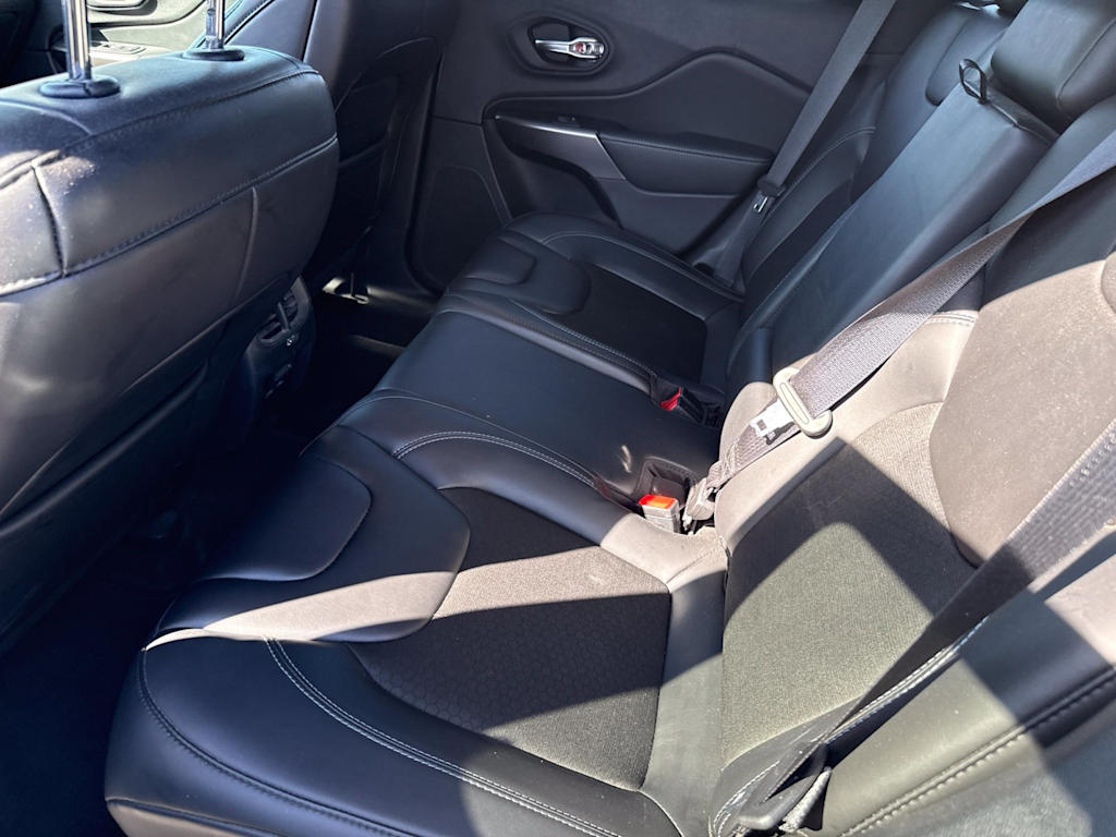 Thumbnail: 2019 Jeep Cherokee - 9