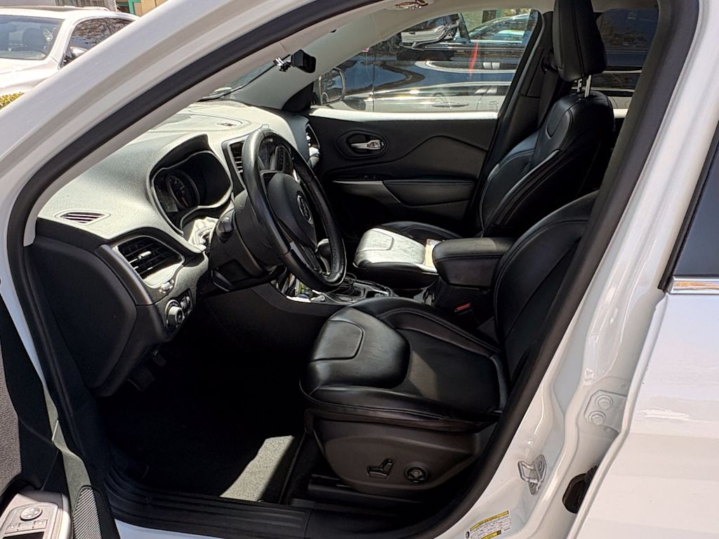 Thumbnail: 2019 Jeep Cherokee - 8