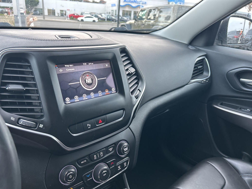 Thumbnail: 2019 Jeep Cherokee - 41