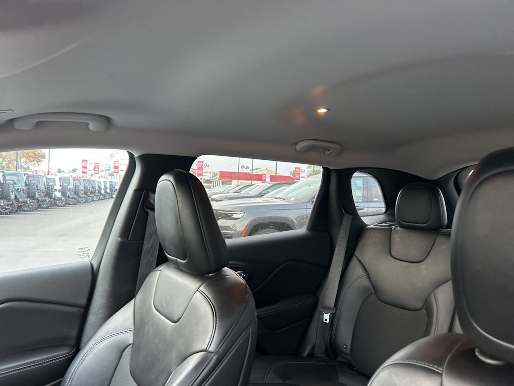 Thumbnail: 2019 Jeep Cherokee - 30