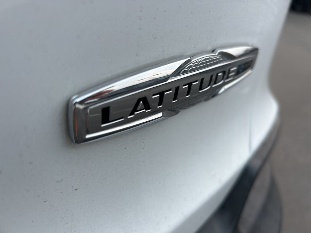 Thumbnail: 2019 Jeep Cherokee - 27