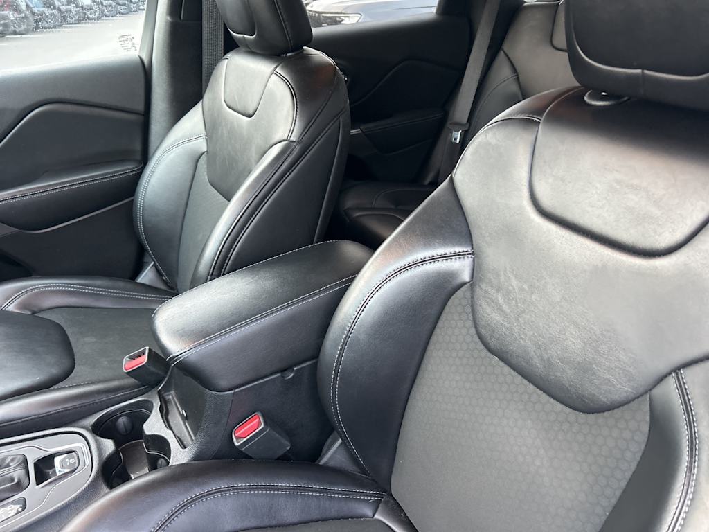 Thumbnail: 2019 Jeep Cherokee - 10