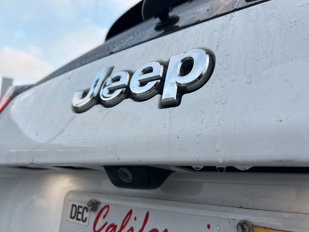 Thumbnail: 2019 Jeep Cherokee - 28