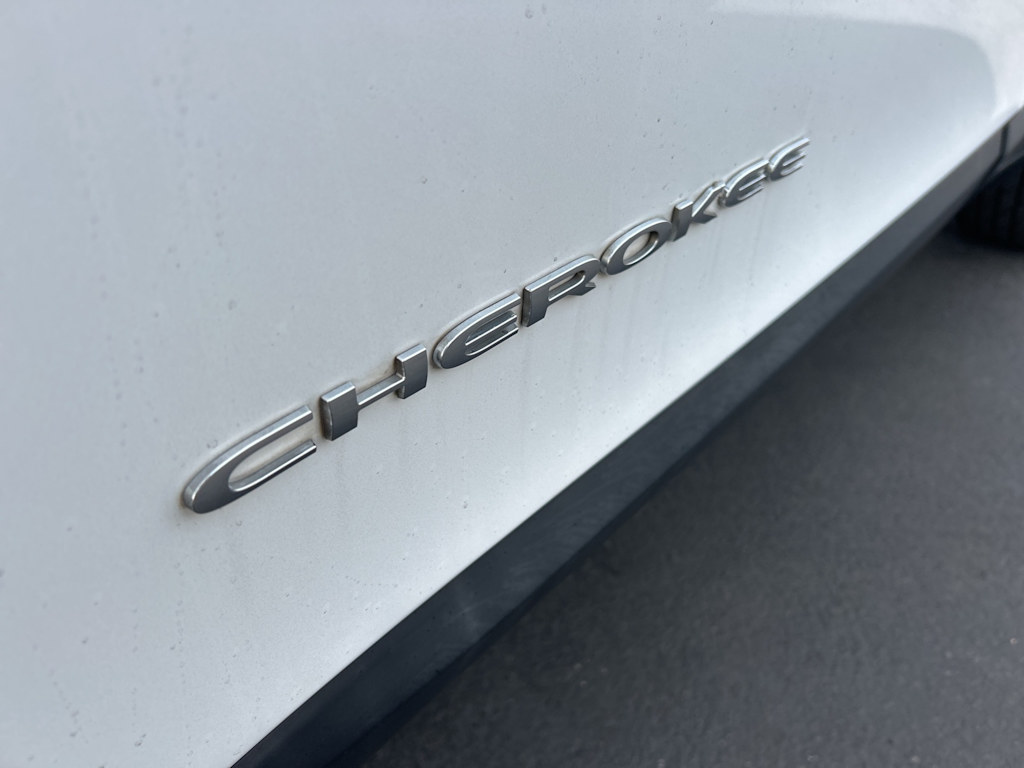 Thumbnail: 2019 Jeep Cherokee - 7